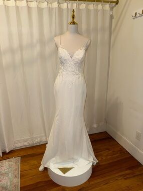 Elegant Lace Bodice Spaghetti Strap Wedding Dress - Ivory